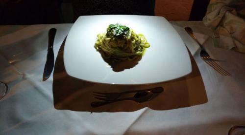 Teller Spaghetti mit Tomatensauce in unserem Restaurant