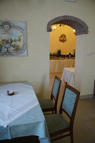 Tisch im Frühstücksraum/Restaurant